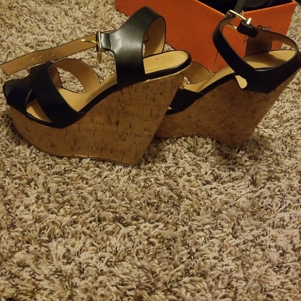 Shoes - Picture 3 of 3